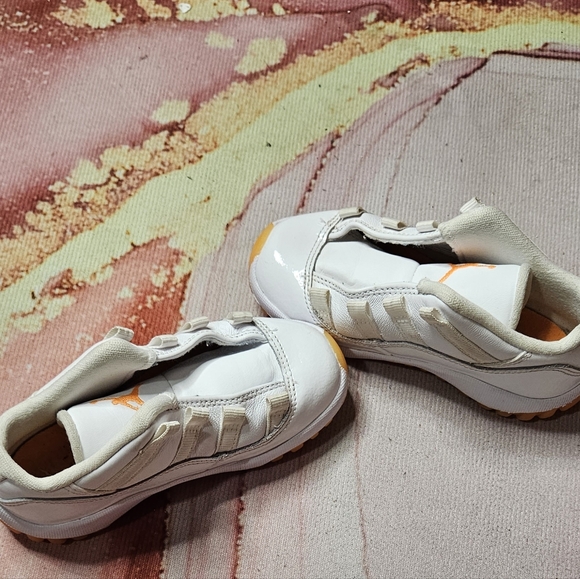 Jordan Retro 2(toddler) - Picture 9 of 10